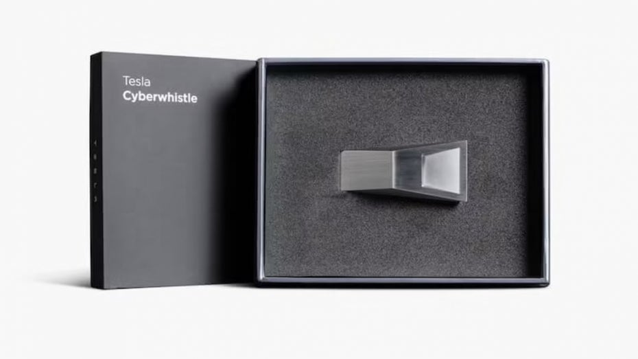 Dieser Mini-Cybertruck hupt nicht, er pfeift. (Foto: Tesla) Trillerpfeife für Whistleblower: Tesla verkauft Cyberwhistle