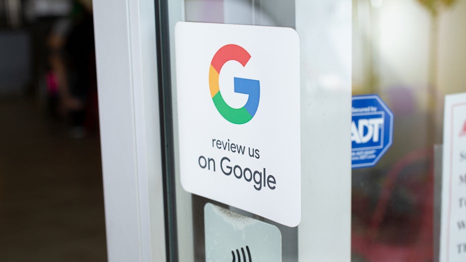 Die lokalen Suchergebnisse, auf die der stationäre Handel gerade in der Vorweihnachtszeit baut, haben heimlich ein Update bekommen. (Foto: TonelsonProductions/Shutterstock) Google bestätigt: Es hat Anfang Dezember ein weiteres Update gegeben