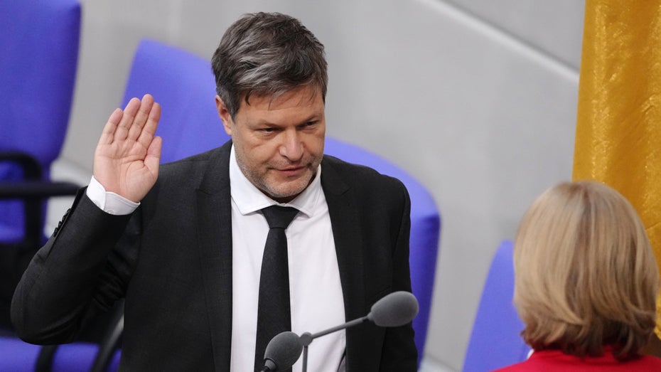 Zeiten aus alten Tagen: Verkehrs- und Digitalminister Scheuer und Digitalisierungsbeauftragte Dorothee Bär 2019 beim Computerspielpreis. Wer das Event in Zukunft ausrichtet, ist noch unklar. (Foto: Gerald Matzka/dpa-Zentralbild/dpa) Gaming-Minister Habeck: Scholz überträgt Zuständigkeit für Games an das Wirtschaftsministerium