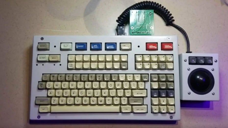 Dieses USB-Keyboard mit Trackball stammt aus einem Atomraketensilo Dieses USB-Keyboard mit Trackball stammt aus einem Atomraketensilo