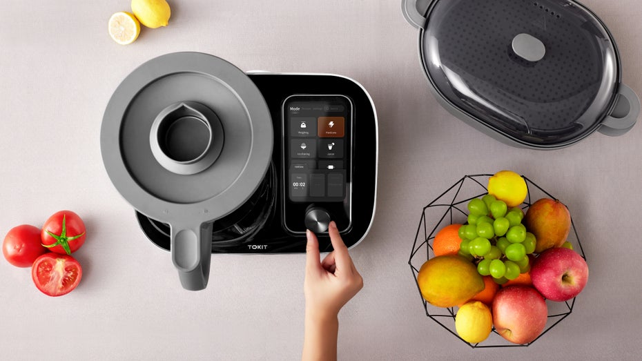 Der Tokit Omni Cook will dem bisherigen Chefkoch Thermomix einheizen. (Foto: Tokit) Tokit Omni Cook: Smarter Thermomix-Gegner mit etwas Integrationsbedarf