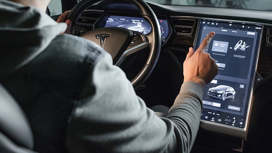 Tesla: Zocken während der Fahrt nicht mehr möglich Tesla: Zocken während der Fahrt nicht mehr möglich
