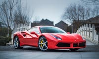 Ferrari setzt auf NFT: Der Autobauer hat einen Blockchain-Partner