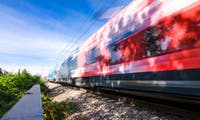 Mehr Züge, pünktlichere Fahrten: Neues Ortungssystem steigert Effizienz im ÖPNV