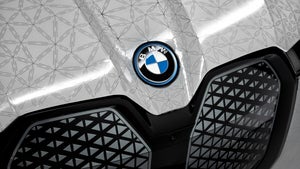 Beim BMW iX Flow könnt ihr die Karosserie-Farbe auf Knopfdruck ändern