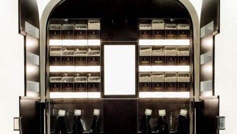 Haare färben mit Algorithmus: L’Oréal stellt 2 neue Gadgets für zu Hause und den Salon vor Haare färben mit Algorithmus: L’Oréal stellt 2 neue Gadgets für zu Hause und den Salon vor
