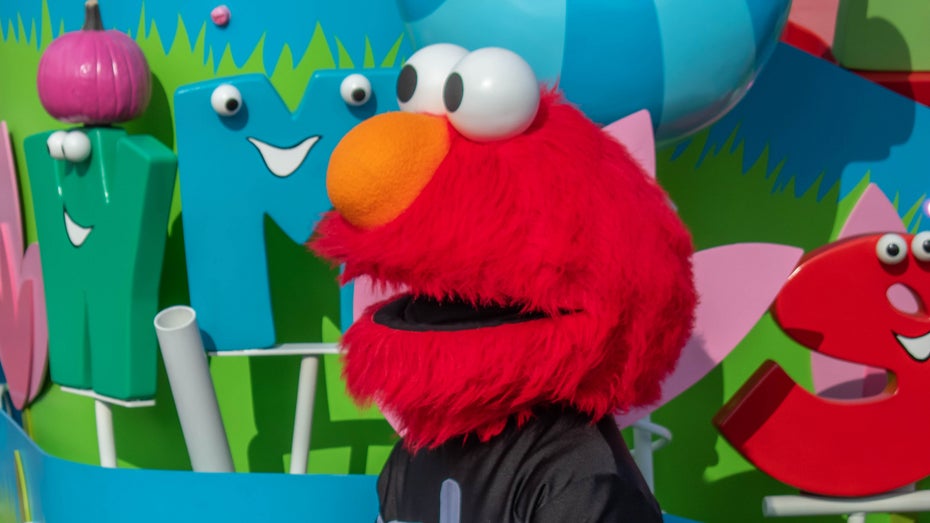 Wieso Elmo aus der Sesamstraße plötzlich trendet Wieso Elmo aus der Sesamstraße plötzlich trendet