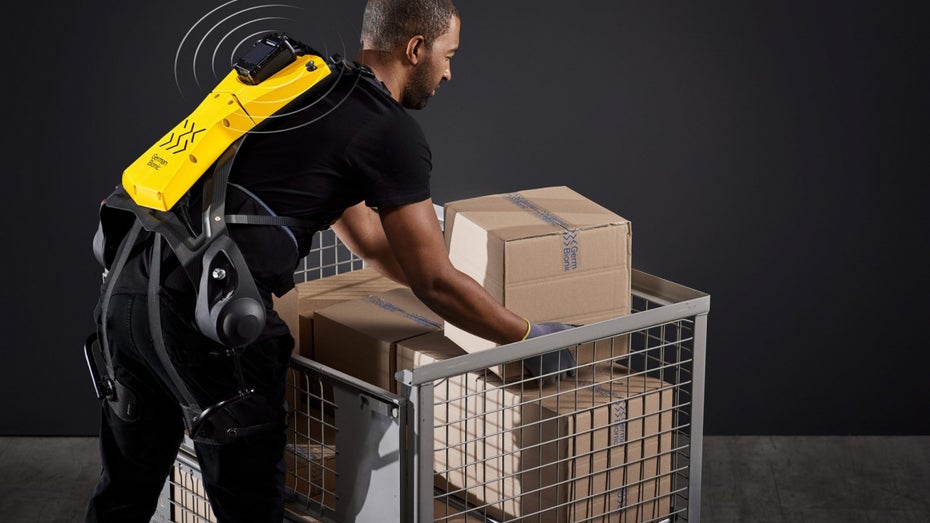 Die fünfte Auflage des Exoskeletts bringt cloudgestützte Tracking- und Analyse-Werkzeuge mit. (Bild: German Bionic) Exoskelett aus Deutschland hilft und warnt beim schweren Heben
