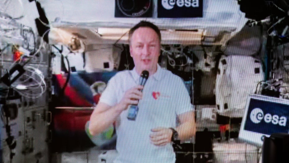 Astronaut Maurer seit 2 Monaten auf der ISS: „Manchmal muss ich mich kneifen“ Astronaut Maurer seit 2 Monaten auf der ISS: „Manchmal muss ich mich kneifen“