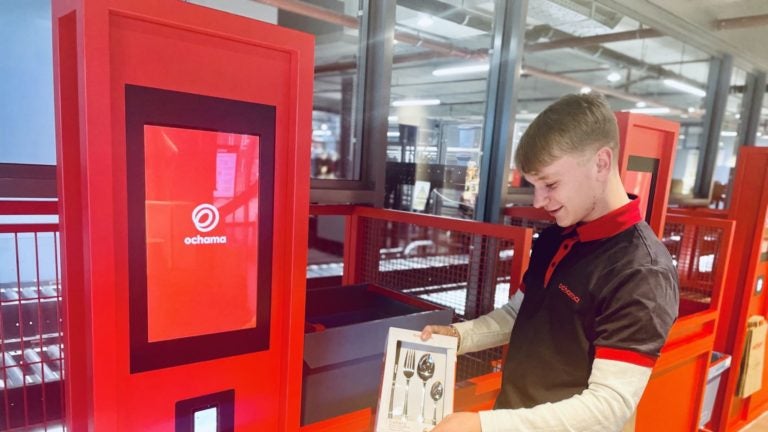 JD.com fordert Amazon in Europa mit eigenen „Roboter-Shops“ heraus