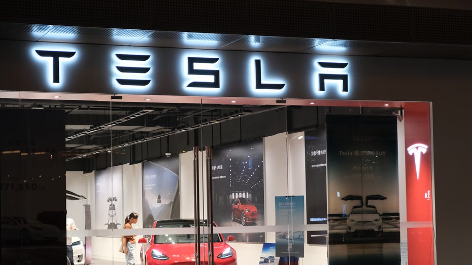 Tesla-Autopilot war aktiv: Fahrer nach tödlichem Unfall vor Gericht Tesla-Autopilot war aktiv: Fahrer nach tödlichem Unfall vor Gericht