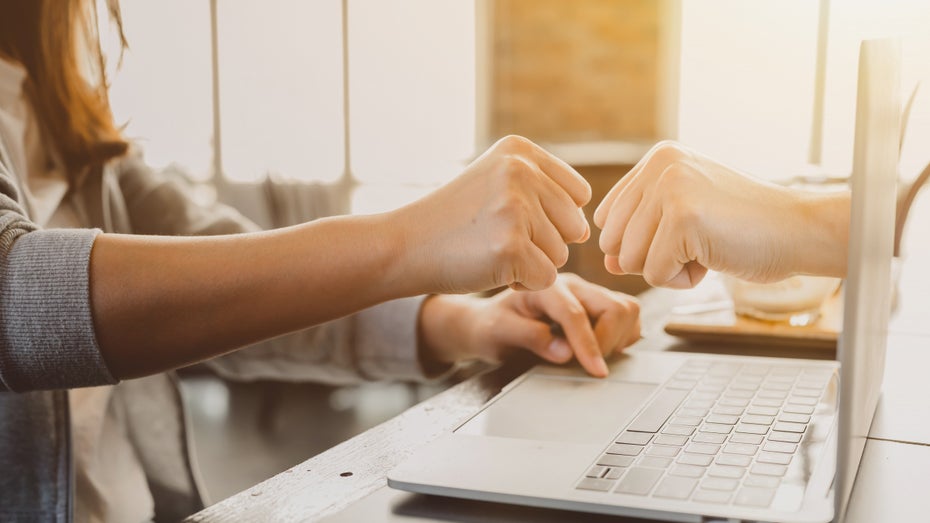 (Abbildung: Shutterstock / Theera Disayarat) Remote arbeiten: Macht uns das „New Normal“ weniger loyal?