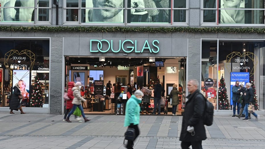 Wird Douglas zu einer Apotheke? (Bild: picture alliance / SvenSimon | Frank Hoermann/SVEN SIMON) Nach Disapo-Übernahme: Wird Douglas zur Apotheke?