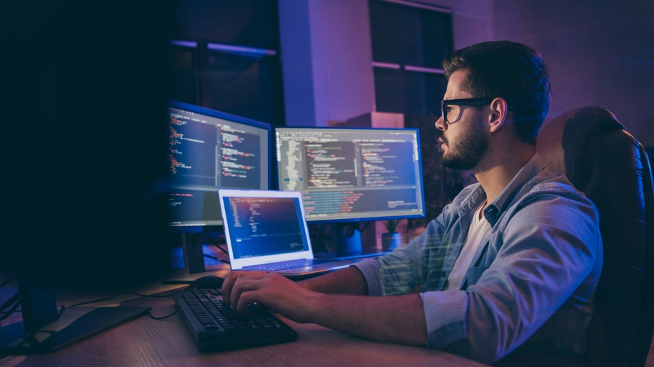 Auf diese neuen JS-Features können Entwickler:innen sich 2022 freuen. (Foto: Roman Samborskyi/Shutterstock) Das JavaScript der Zukunft: Diese neuen Features werden 2022 kommen