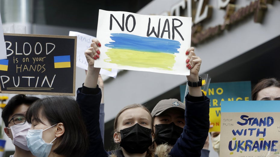 Ukraine: Twitter und Facebook warten wie immer, bis es zu spät ist – Schluss damit!