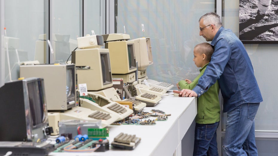 Alte Computer haben nach wie vor ihren Reiz. (Foto: mariakray / Shutterstock.com) Retro-Games und -betriebssysteme ausprobieren: Digitales Museum macht’s möglich
