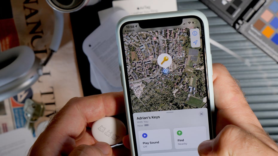 Dafür sind der Airtag und die Find-My-Funktion eigentlich gedacht: zum Tracken des eigenen Schlüsselbunds oder anderer Gegenstände. (Foto: Hadrian / Shutterstock) Airtag ohne Tracking-Warnung: Hacker macht auf Sicherheitslücke aufmerksam