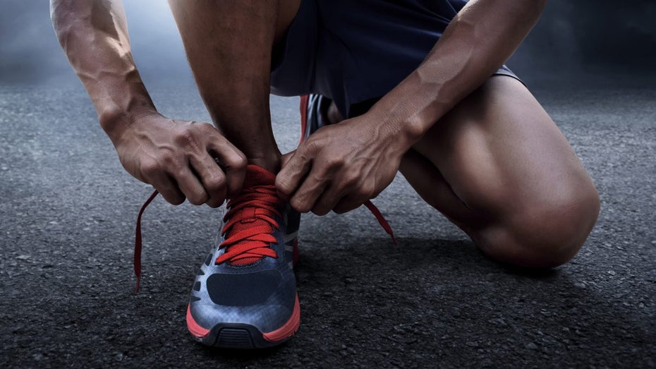 Das Startup Motesque hat ein Software-Tool entwickelt, mit dem man seinen idealen Laufschuh finden können soll. (Foto: Shutterstock / FOTOKITA) Sportschuh-KI-Entwickler: „Dein Fuß allein ist nicht entscheidend“