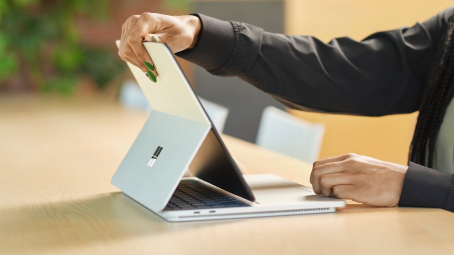Microsoft Surface Studio: Neues Topmodell mit Schwenkdisplay ab sofort vorbestellbar Microsoft Surface Studio: Neues Topmodell mit Schwenkdisplay ab sofort vorbestellbar