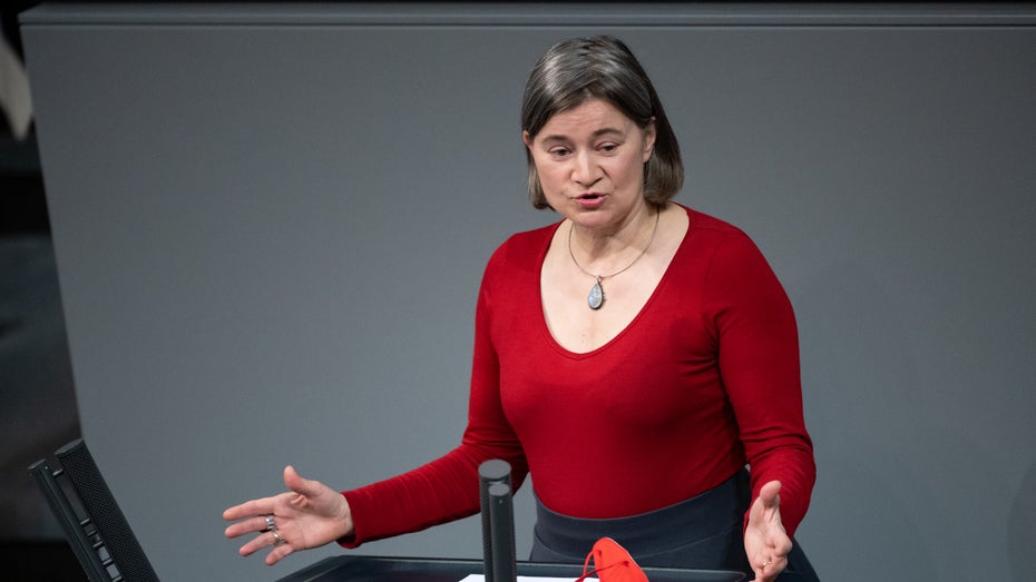 Anke Domscheit-Berg (Die Linke) sieht die IT-Security-Infrastruktur in deutschen Ministerien kritisch. (Foto: dpa) IT-Sicherheit in deutschen Ministerien: Jede sechste Stelle nicht besetzt