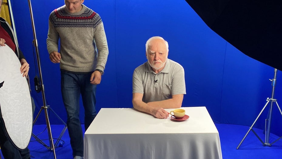 So kannst du deine Freund:innen mit einem Deepfake von Hide the Pain Harold in den April schicken. (Bild: Colossyan) April, April: So kannst du mit einem Deepfake von Meme-Harold deine Freunde pranken