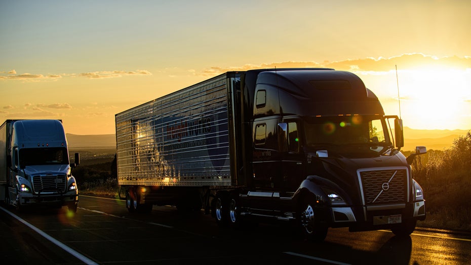 Auf Highways könnten Lkw in den USA vollständig autonom fahren. (Foto: Tverdokhlib / Shutterstock) Selbstfahrende Lkw könnten bis zu 90 Prozent aller Fahrer ersetzen