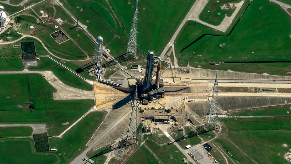 Vom Weltraum aus sichtbar! So riesig ist die neue NASA-Rakete Vom Weltraum aus sichtbar! So riesig ist die neue NASA-Rakete