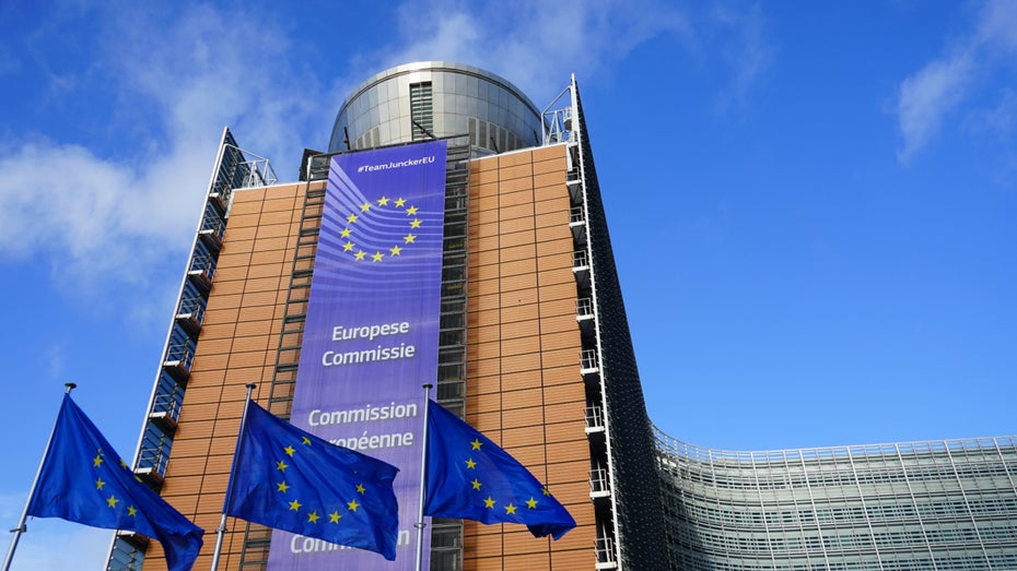 Ausweichmanöver verhindern: Die EU-Sanktionen treffen nicht nur den Rubel – sondern gelten auch für Kryptowährungen wie Bitcoin. (Foto: Oksana Lyskova / Shutterstock) EU stellt klar: Russland-Sanktionen gelten auch für Kryptowährungen