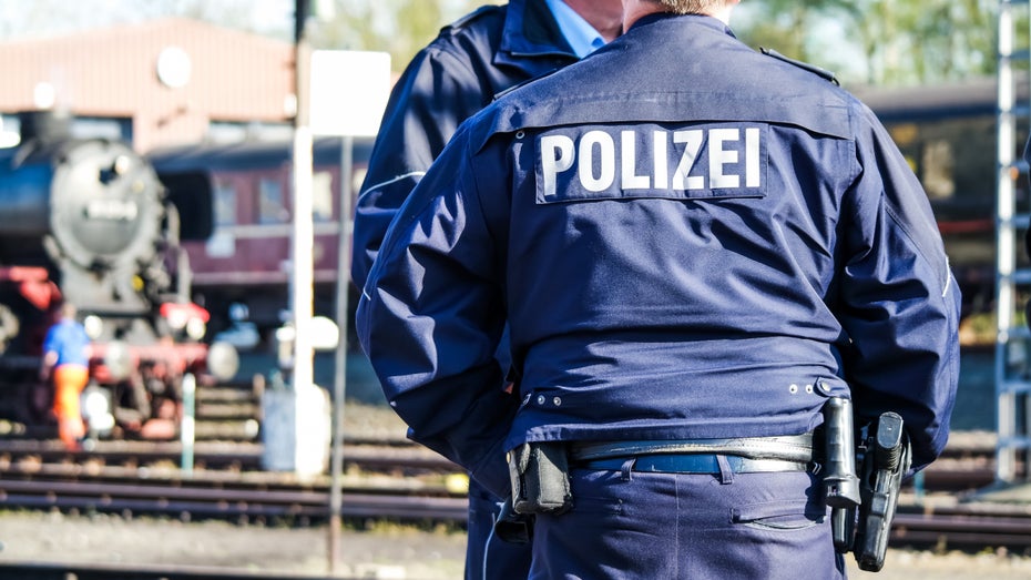 Hass im Netz: Polizei durchsucht Wohnungen in 13 Bundesländern Hass im Netz: Polizei durchsucht Wohnungen in 13 Bundesländern