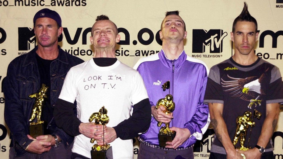 Die Red Hot Chili Peppers wurden bei den MTV Video Music Awards im Jahr 2000 für das „Californication“-Video ausgezeichnet. (Foto: dpa) Red Hot Chili Peppers: „Californication“-Video wird zum Spiel