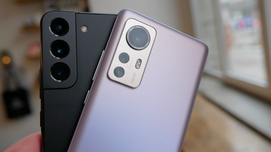 Duell der „kleinen Giganten“: Samsung Galaxy S22 versus Xiaomi 12 im Test Duell der „kleinen Giganten“: Samsung Galaxy S22 versus Xiaomi 12 im Test