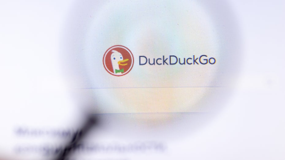 Die Suchmaschine Duckduckgo gilt als Alternative zu dem Suchmaschinen-Riesen Google. (Foto: Postmodern Studio / Shutterstock) Duckduckgo rankt russische Desinformationen weiter unten – Nutzer:innen protestieren