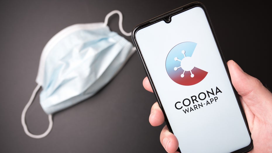 In der Version 2.27 informiert die Corona-Warn-App über die regionalen Regeln zur Maskenpflicht. (Foto: Shutterstock)