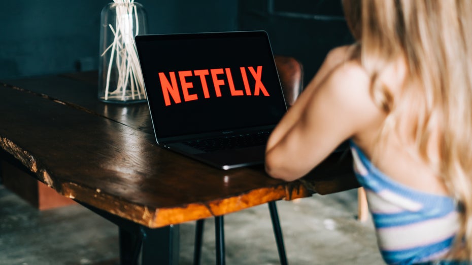Genaue Netflix-Nutzerzahlen in Russland sind nicht bekannt. Expert:innen gehen von unter einer Million aus. (Foto: nikkimeel/ Shutterstock.com) Netflix zieht in Russland den Stecker – Tiktok im Prinzip auch