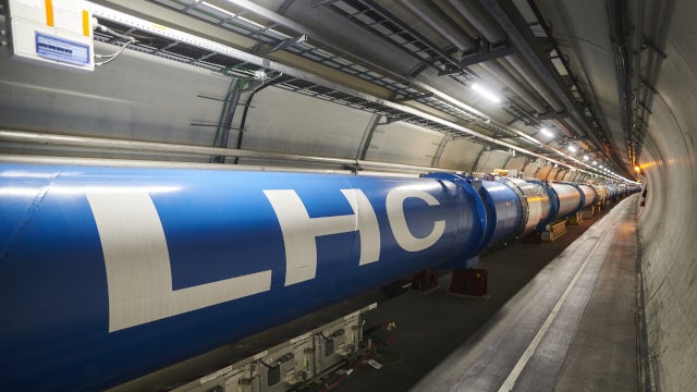 Teilchenbeschleuniger LHC. (Foto: Cern) Nach 3 Jahren Pause: Large Hadron Collider meldet sich mit neuem Weltrekord zurück