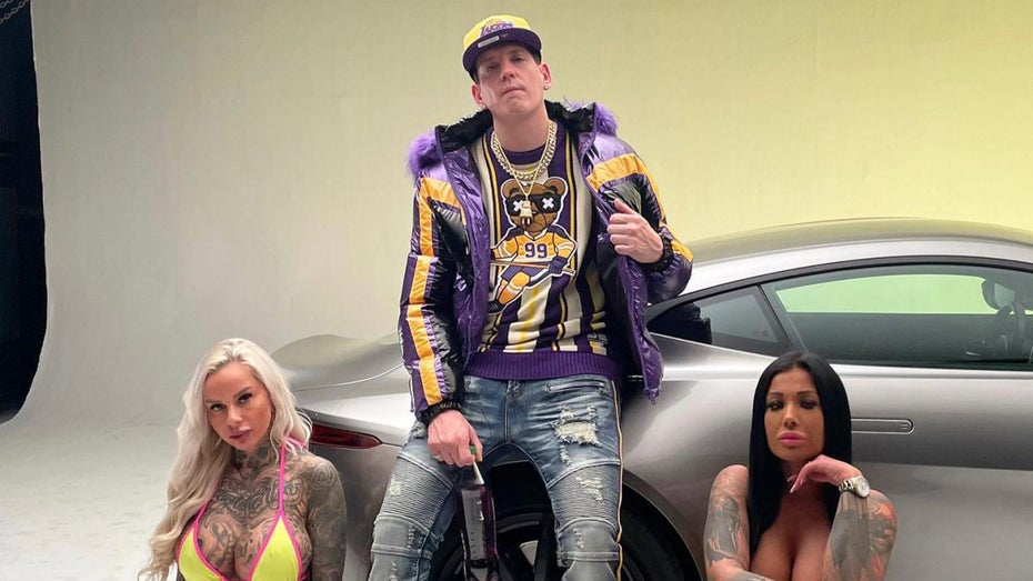 Investieren mit Money Boy: Bodyarmor-Übernahme durch Coca-Cola macht Rapper angeblich reich Investieren mit Money Boy: Bodyarmor-Übernahme durch Coca-Cola macht Rapper angeblich reich