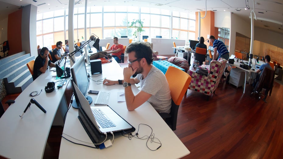 Viele IT-Firmen und -Fachleute verlassen Russland und suchen ihr Glück in der Fremde. Sie sind nicht überall willkommen. (Symbolfoto: dotshock / Shutterstock.com) Brain-Drain: IT-Spezialisten verlassen Russland zu Zehntausenden