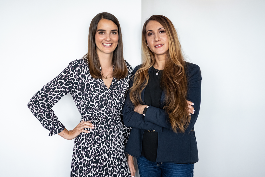 Viola Karl, Geschäftsführerin von Mysummer (links), und Dr. med. Nursel Yesilkus, Vertreterin der Dermatolog:innen bei MySummer. (Foto: Wellster Healthtech Group)