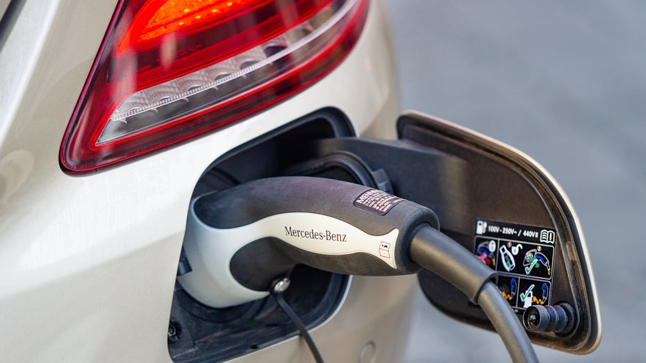 Mercedes-Benz setzt auf E-Mobilität. (Foto: yakub88 / Shutterstock) Bis 2030: Mercedes-Benz will CO2-Emissionen um mehr als die Hälfte verringern