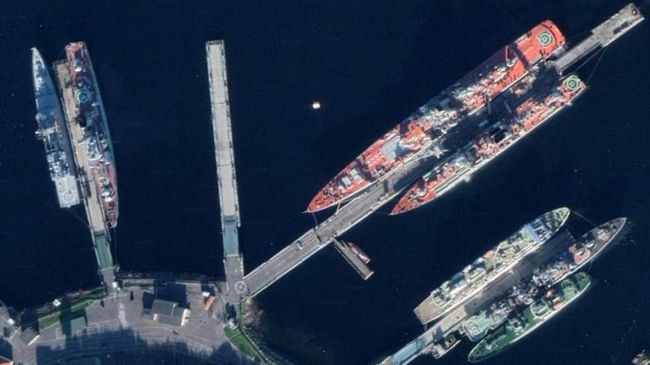 Der russische Raketen-Kreuzer „Peter der Große“ trägt auch nukleare Sprengköpfe. (Bild: Google Maps) Maps: Hat Google Satellitenfotos von russischen Basen entpixelt?