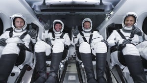 Schlechtes Wetter: Weltraumtouristen sitzen auf der ISS fest