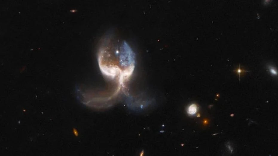 Hubble-Teleskop: Dynamisches Bild zeigt Verschmelzung zweier Galaxien Hubble-Teleskop: Dynamisches Bild zeigt Verschmelzung zweier Galaxien