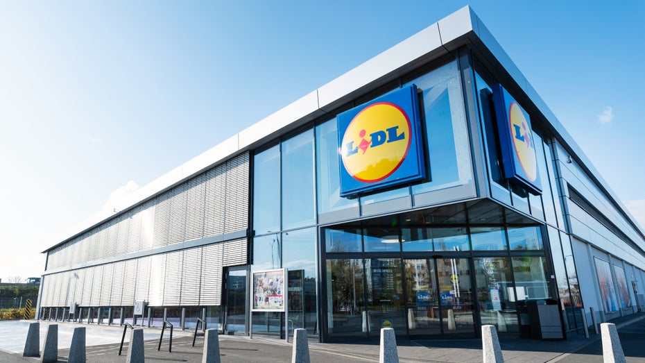Lidl sah sich zu einem Rückruf gezwungen. (Foto: Proxima Studio / Shutterstock.com) Nichts für Kinder: Lidl muss Paw-Patrol-Snacks wegen fragwürdiger URL zurückrufen