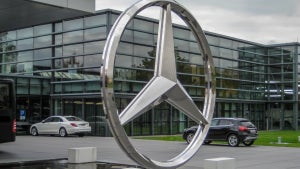 Mercedes baut eigenes Ladenetz in Deutschland auf
