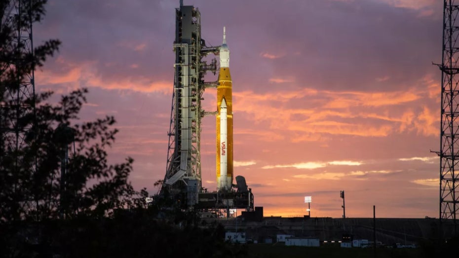 SLS-Generalprobe scheitert: NASA stellt Mondrakete erstmal wieder in die „Garage“