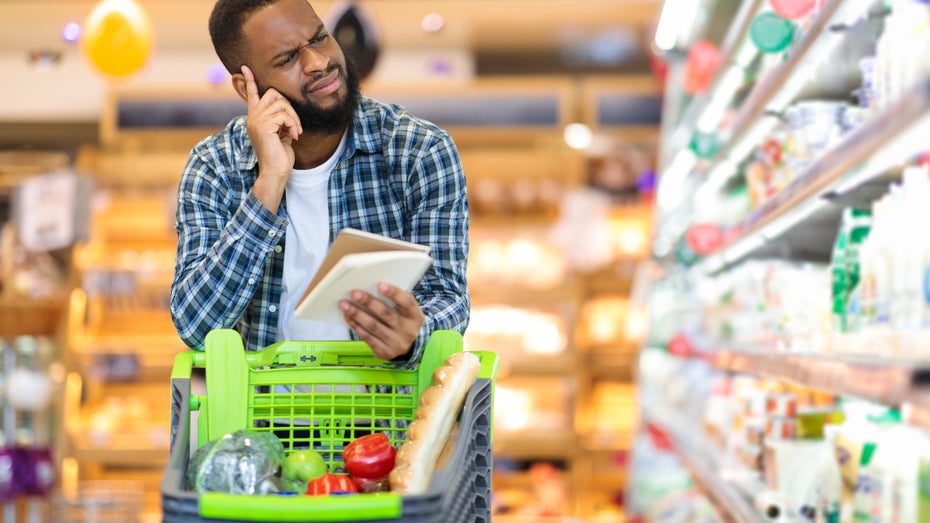Preisanstieg: Besonders junge Erwachsene sind von der hohen Inflation betroffen. (Foto: Prostock-studio/Shutterstock) Inflation: Millennials besonders stark betroffen