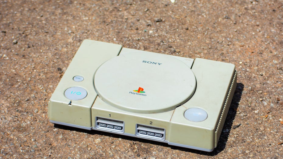 Wie eine alte Spielekonsole Bombenalarm am Flughafen Boston auslöste Alte Playstation-Konsolen. (Bild: Shutterstock)