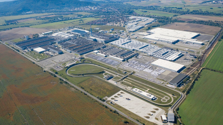 Wegen Chipmangel und Ukraine-Krieg: VW-Werk in Bratislava steht still Wegen Chipmangel und Ukraine-Krieg: VW-Werk in Bratislava steht still