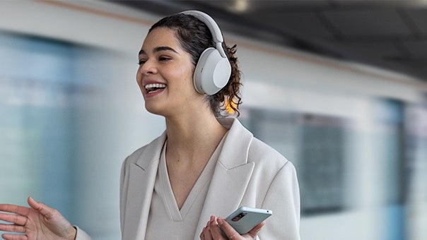 Neue ANC-Kopfhörer: Sony verspricht noch bessere Geräuschunterdrückung. (Bild: Sony) Mit 8 Mikros gegen Geräusche: Sony bringt verbesserte ANC-Kopfhörer