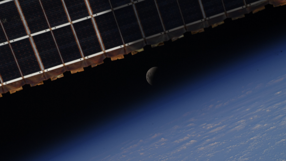 Die totale Mondfinsternis von der ISS aus. (Foto: Samantha Cristoforetti/Twitter) Die totale Mondfinsternis von der ISS aus. (Bild: Samantha Cristoforetti/Twitter)